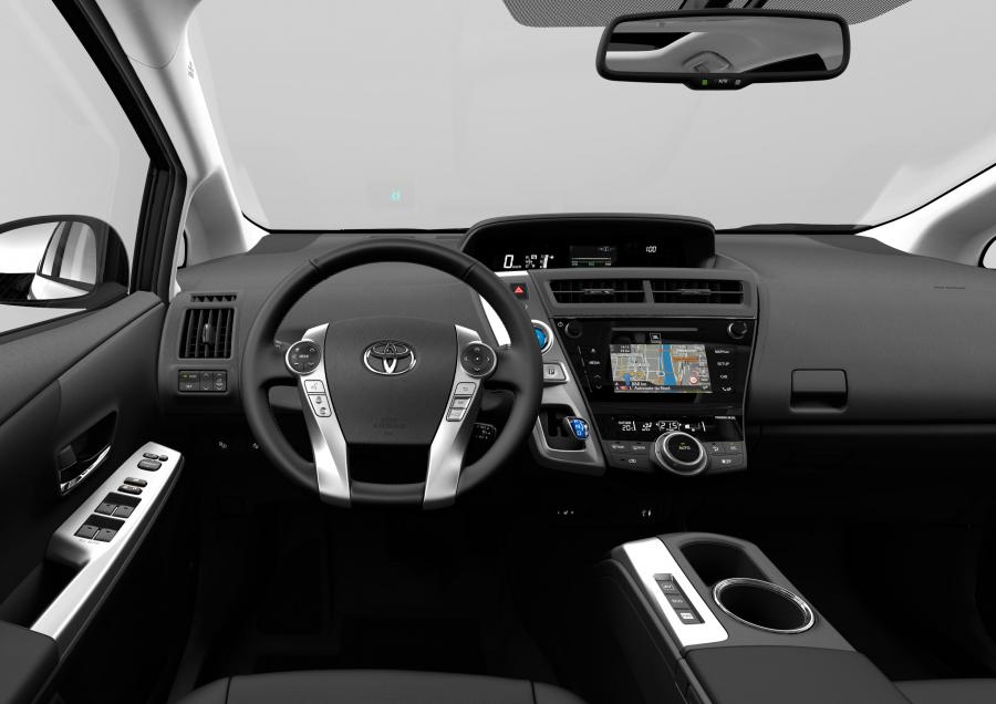  Toyota Prius + 2015 года  (фото 7 из 8)
